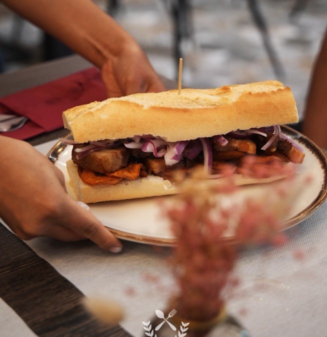 Pan con Chicharrón